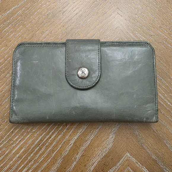 Hobo Danette Green Hide Leather Wallet - Picture 1 of 6